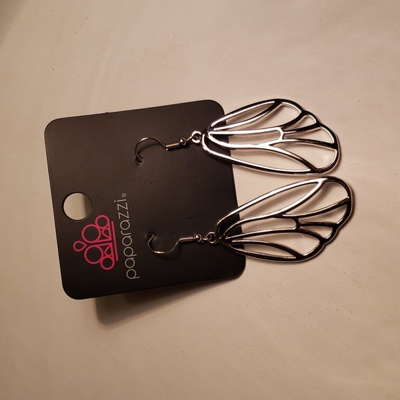 Silver Butterfly Earrings Paparazzi - Picture 1 of 3